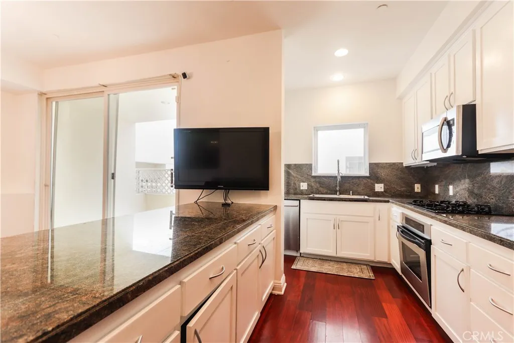 1020 Hilldale Avenue, West Hollywood, California 90069 home-pic-11